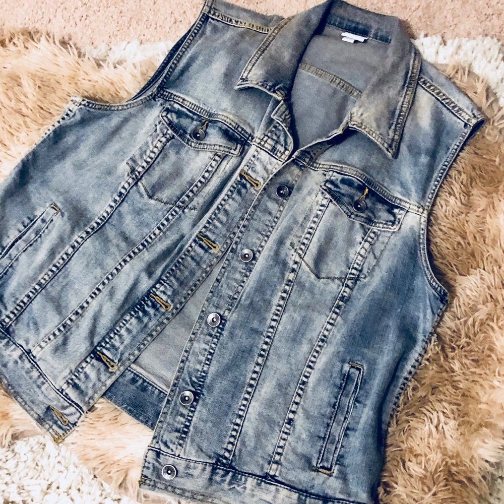 Merona sleeveless stonewashed denim jacket/vest
